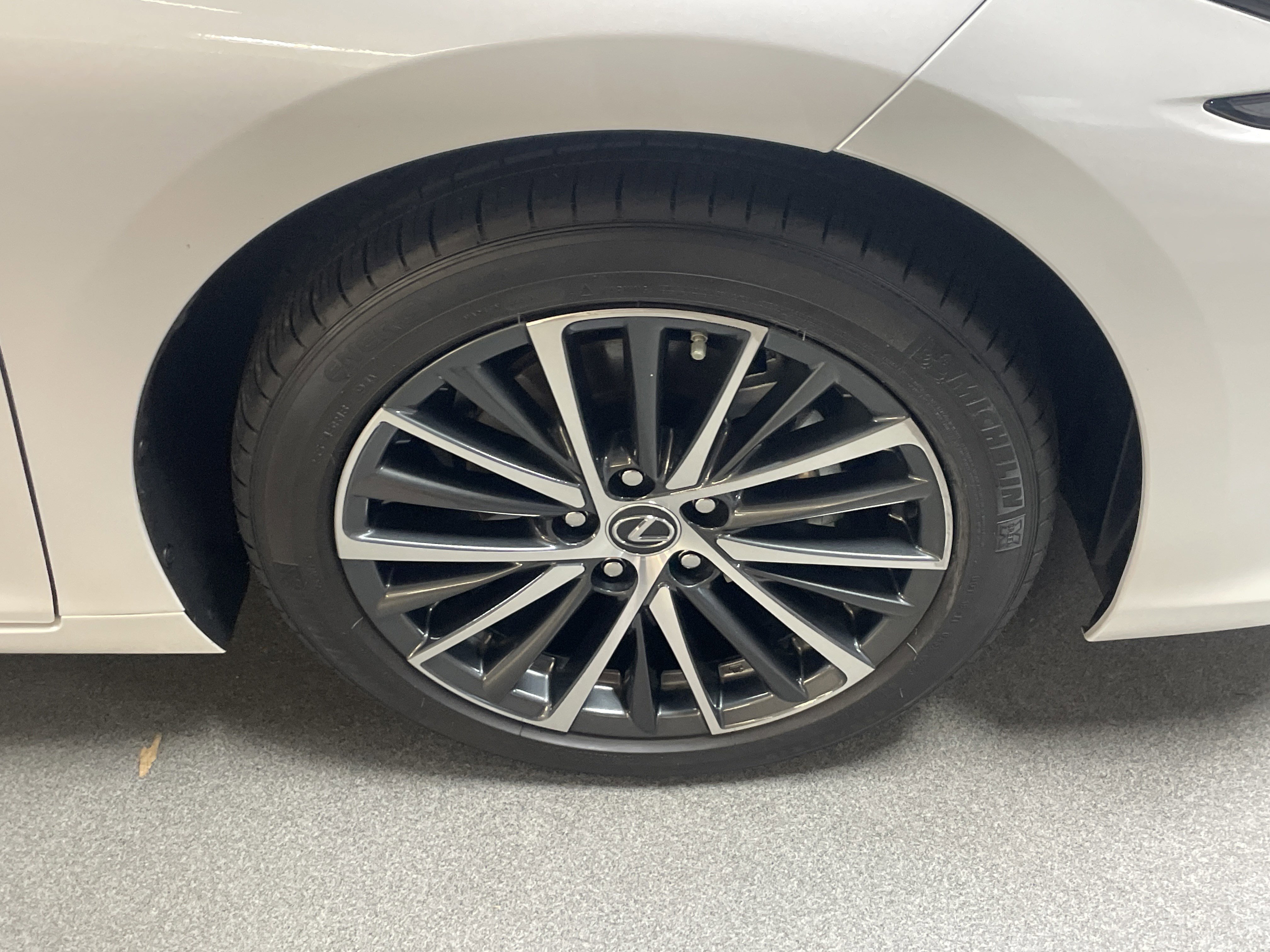 Used 2025 Lexus ES 300h w/ Premium Package image 14