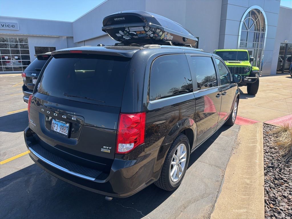 Used 2019 Dodge Grand Caravan SXT w/ Driver Convenience Group image 4