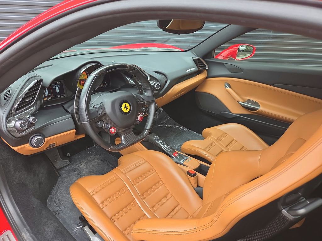 Used 2018 Ferrari 488 GTB image 4