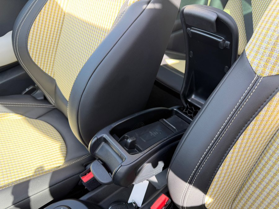 Used 2023 MINI Cooper SE image 32