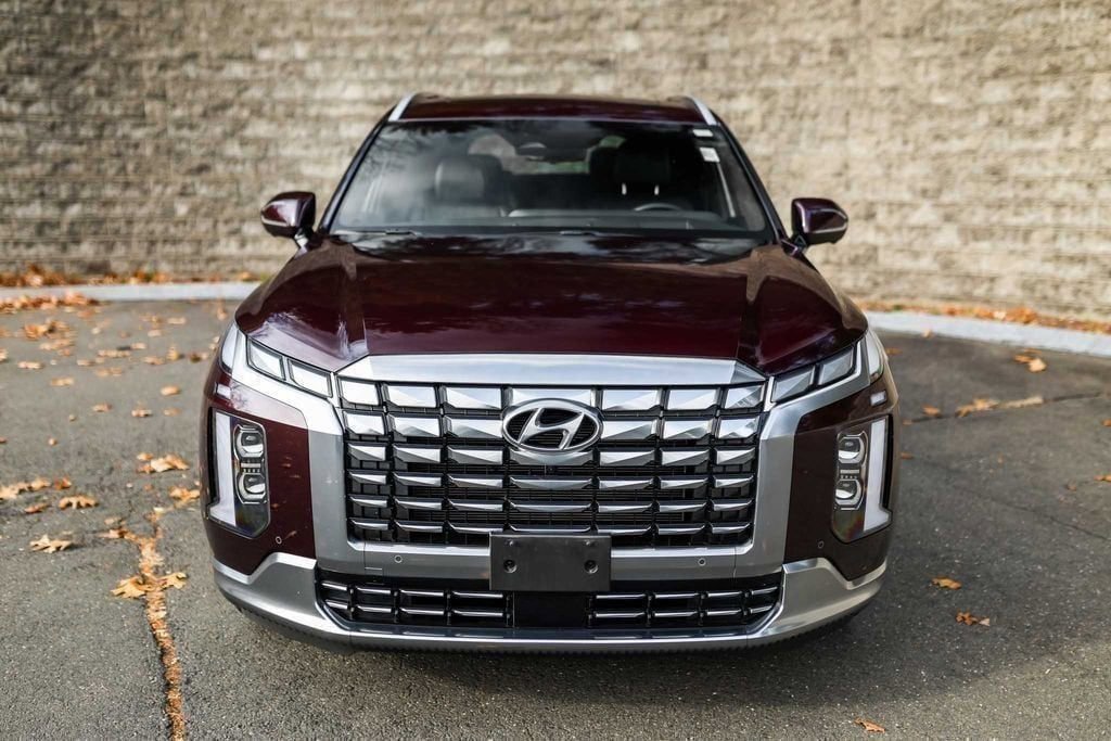 Used 2023 Hyundai Palisade Calligraphy image 2