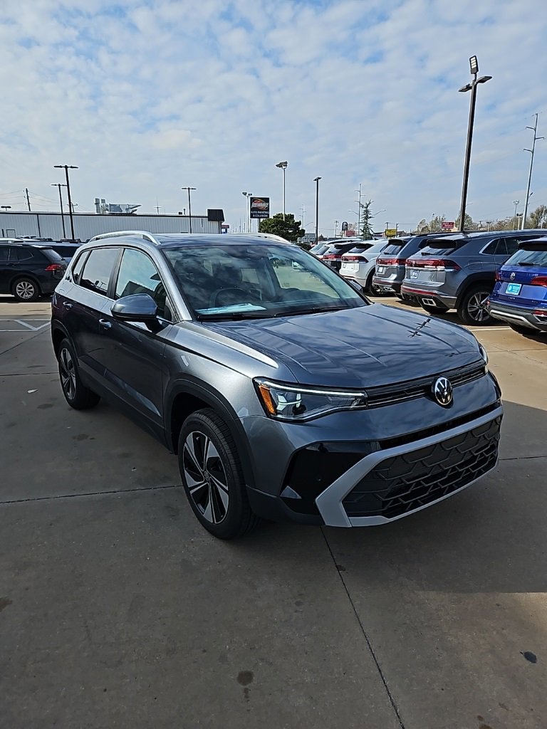 New 2026 Volkswagen Taos SE image 3