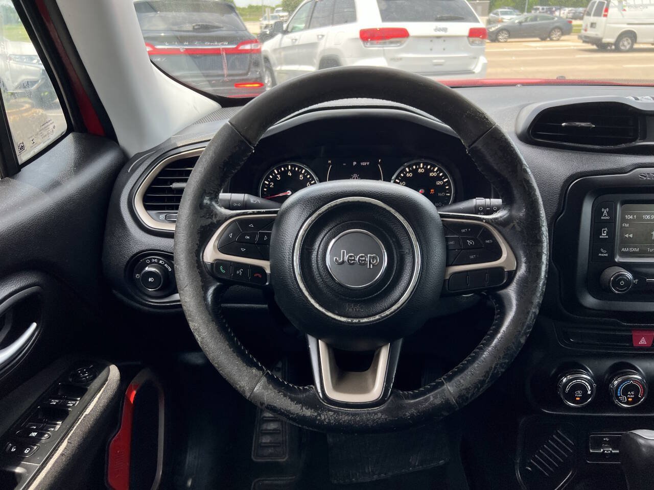 Used 2015 Jeep Renegade Latitude FWD image 18