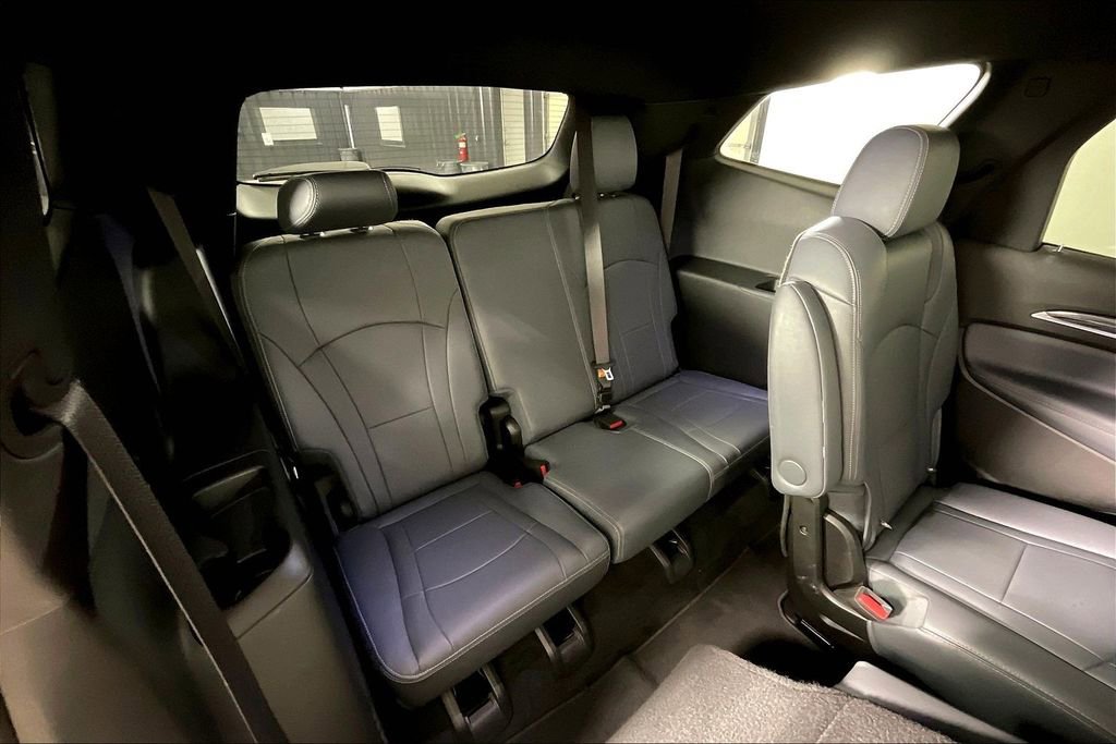 Used 2022 Buick Enclave Essence w/ Sport Touring Edition image 38