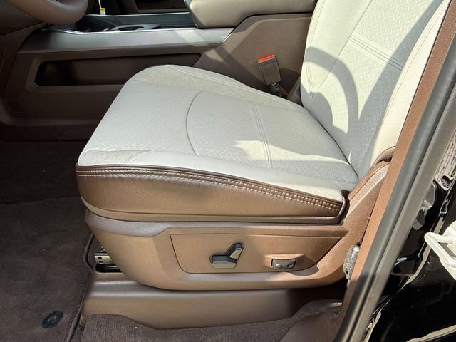 New 2026 RAM 2500 Laramie w/ Towing Technology Group AWD/4WD image 11