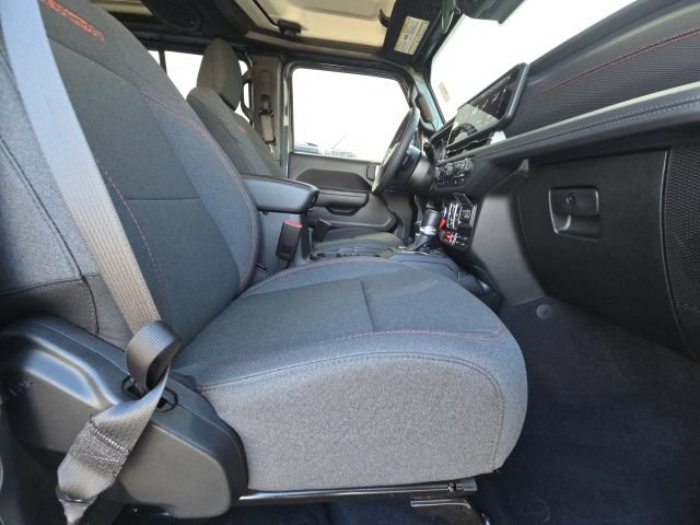 Used 2025 Jeep Gladiator Rubicon AWD/4WD image 17