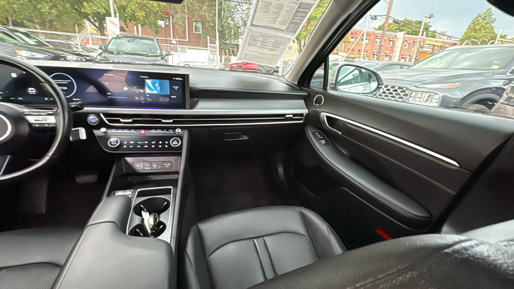 Used 2025 Hyundai Sonata Limited FWD image 28