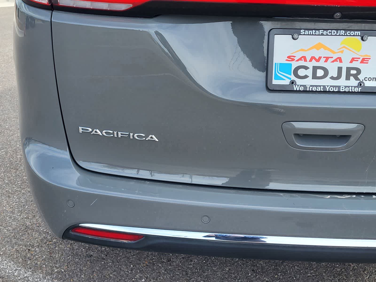 Used 2021 Chrysler Pacifica Touring FWD image 12