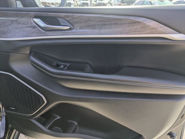 Used 2022 Jeep Grand Cherokee Limited image 32