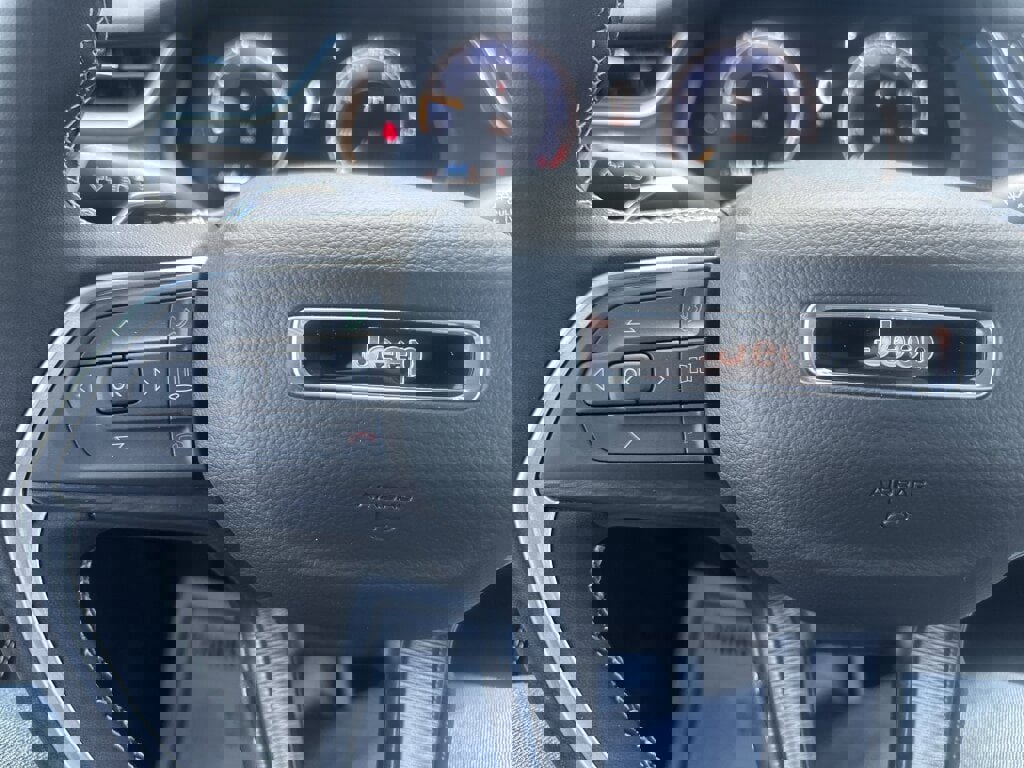 New 2025 Jeep Grand Cherokee Laredo w/ Luxury Tech Group I image 19