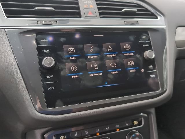 Used 2021 Volkswagen Tiguan SE image 17