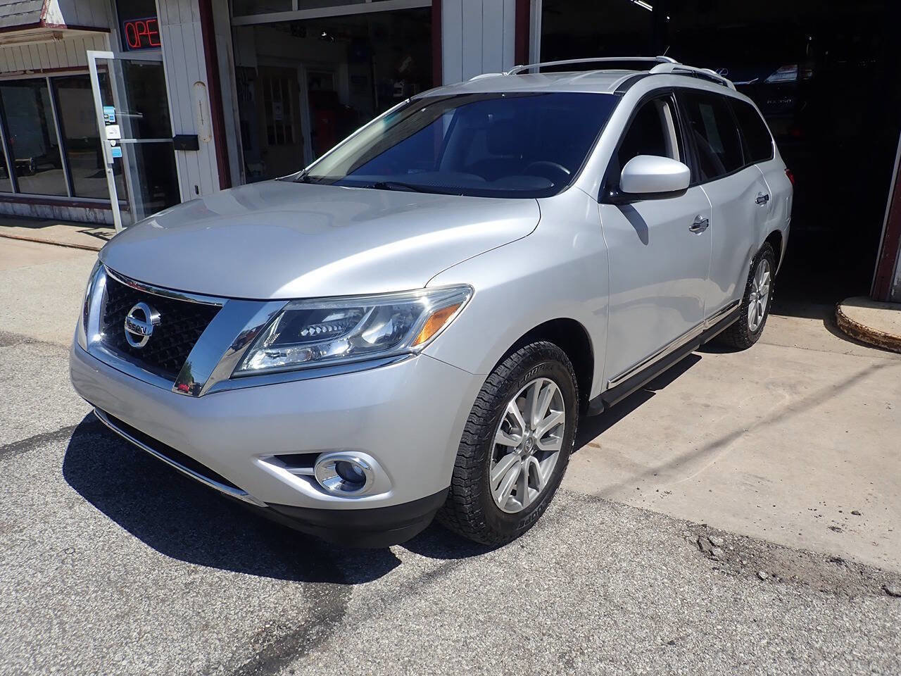 Used 2013 Nissan Pathfinder SL w/ Trailer Tow Pkg