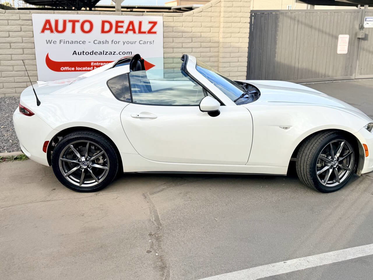 Used 2018 MAZDA MX-5 Miata RF Grand Touring image 10