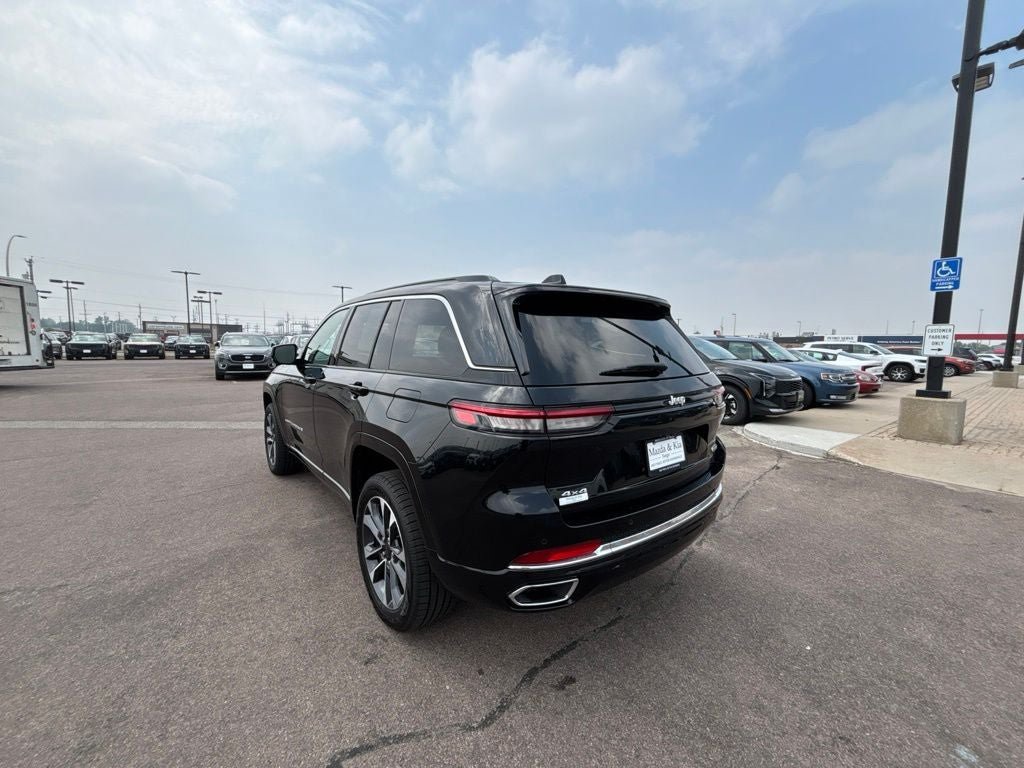 Used 2024 Jeep Grand Cherokee Overland AWD/4WD image 7