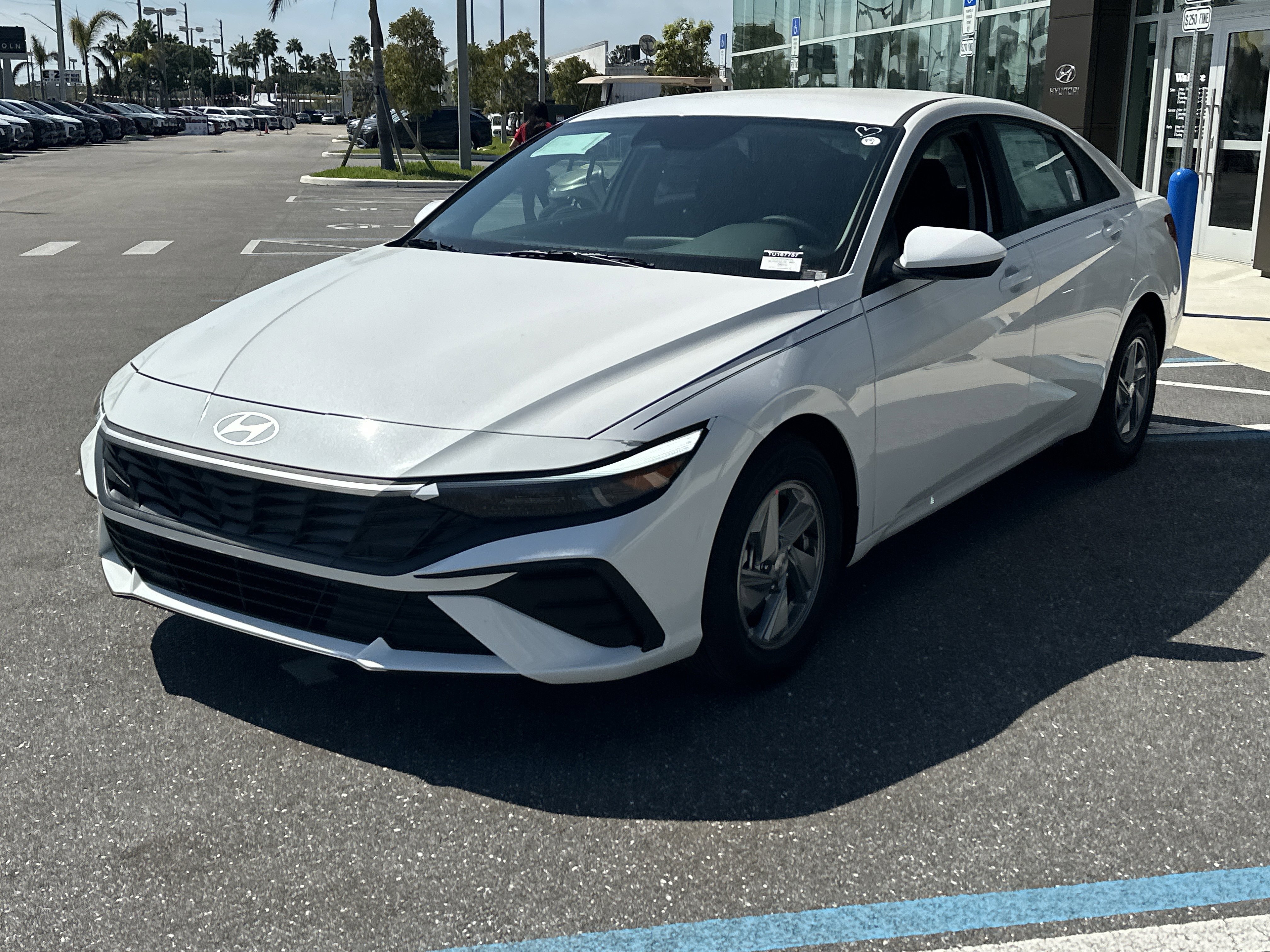 New 2026 Hyundai Elantra SE FWD image 3