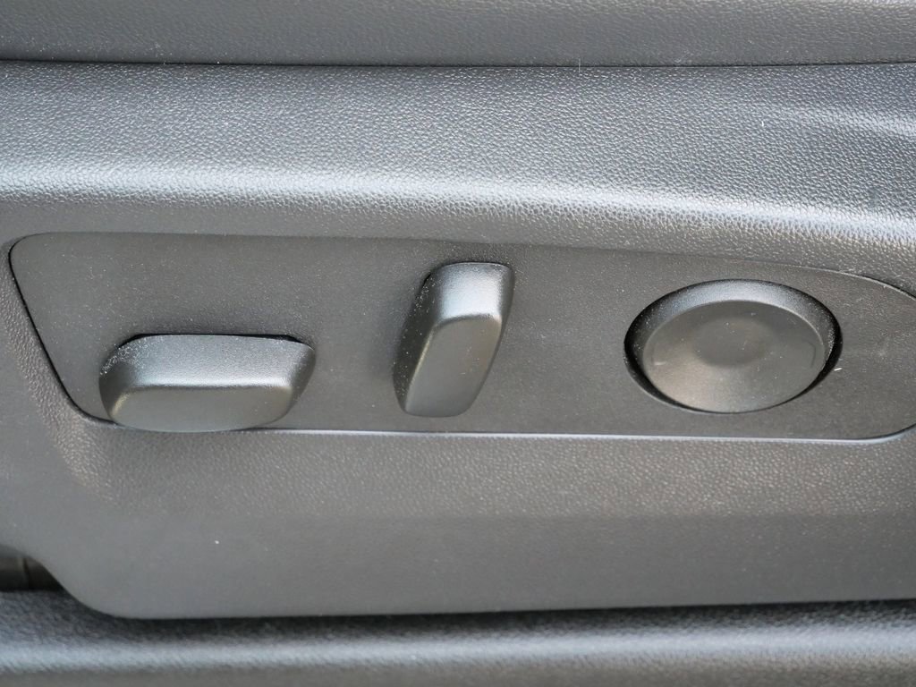 Used 2025 Chevrolet Tahoe LT image 37