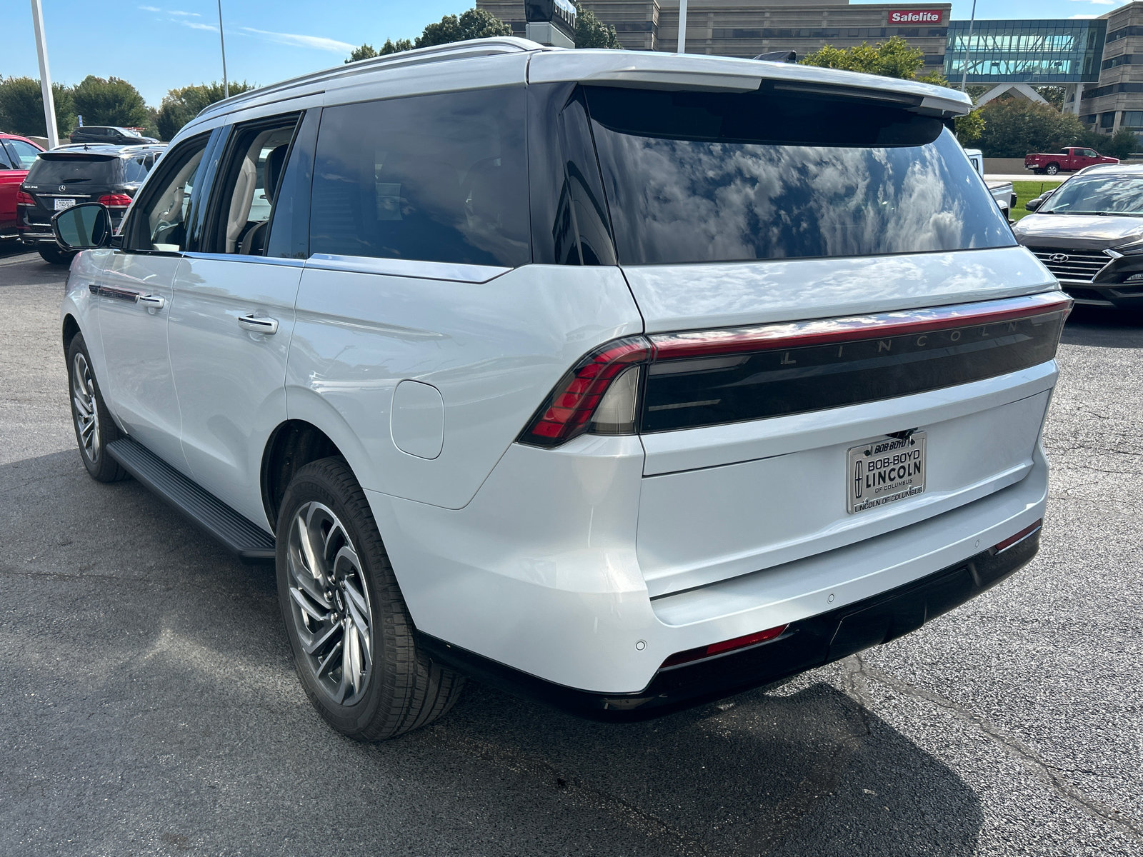 New 2026 Lincoln Navigator Premiere AWD/4WD image 5