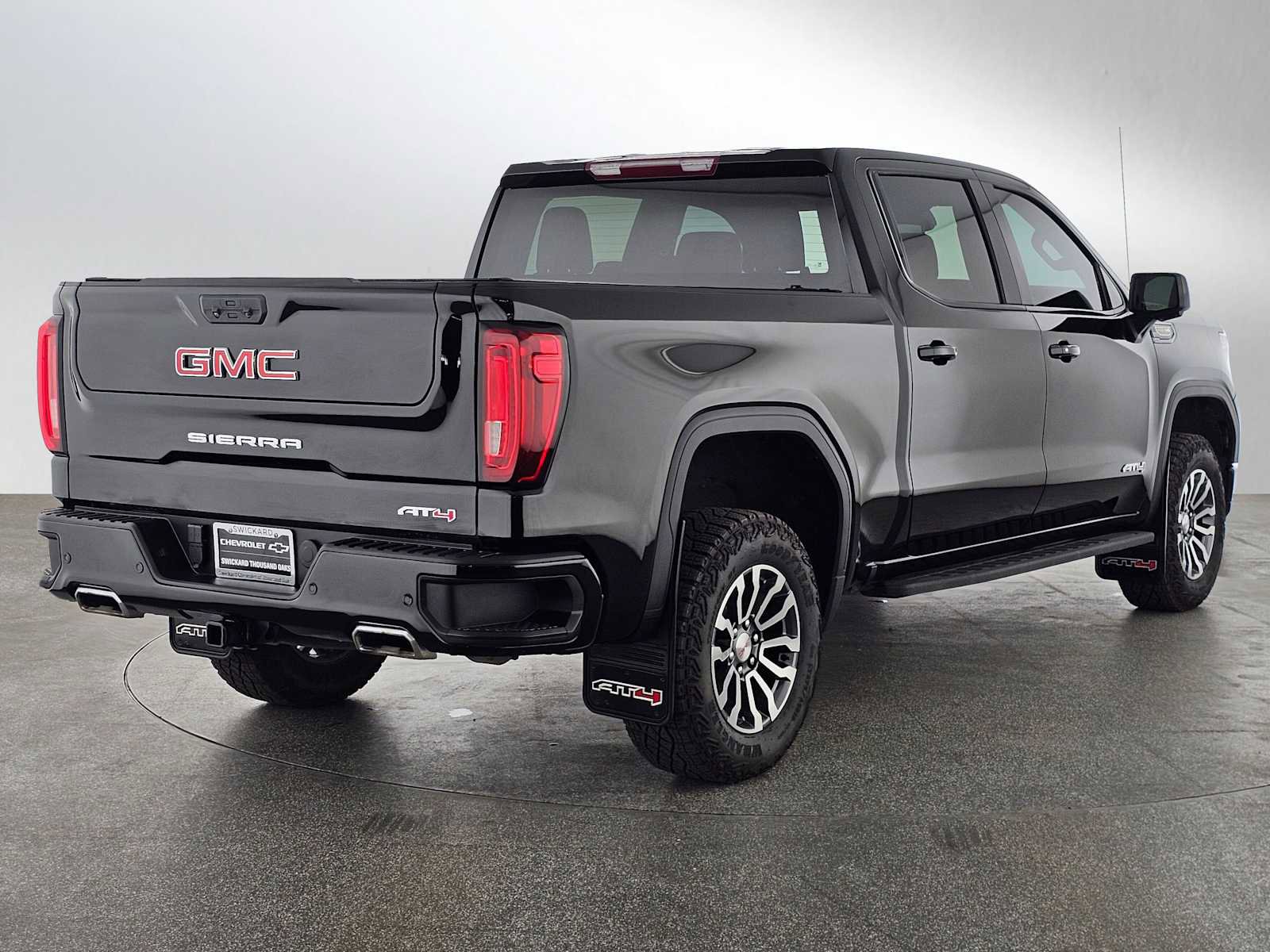 Used 2023 GMC Sierra 1500 AT4 AWD/4WD image 3