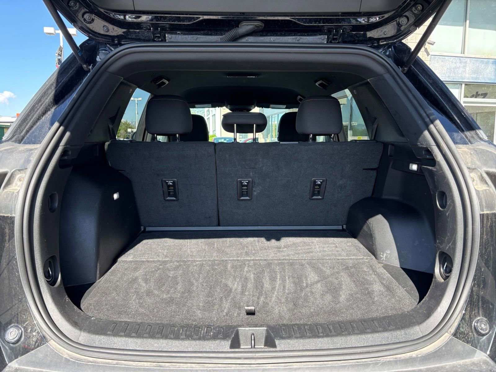 Used 2025 Chevrolet Equinox LT AWD/4WD image 32