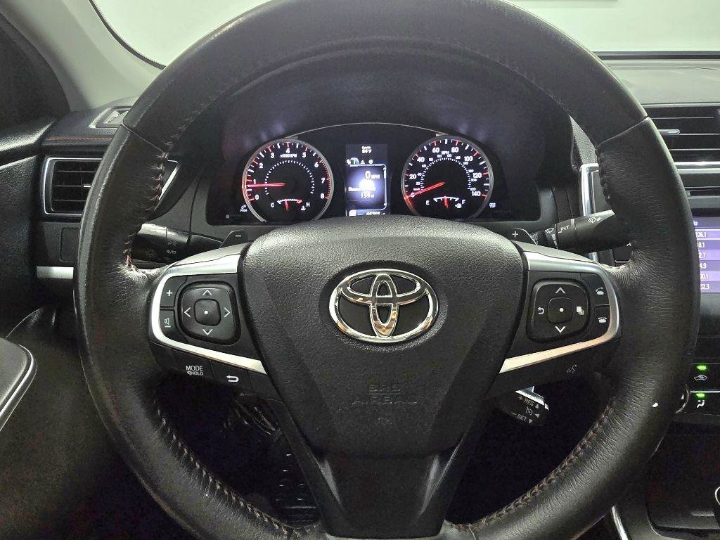 Used 2017 Toyota Camry SE w/ Moonroof Package FWD image 24