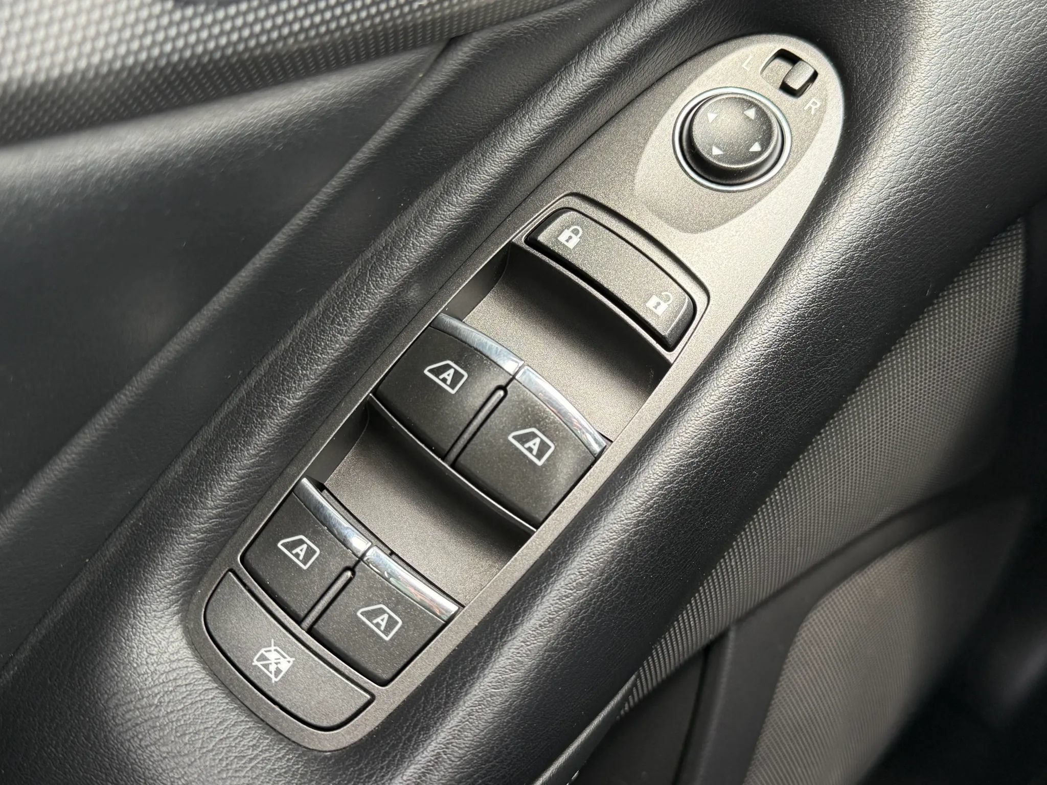 Used 2015 INFINITI Q50 Premium w/ Navigation Package RWD image 24