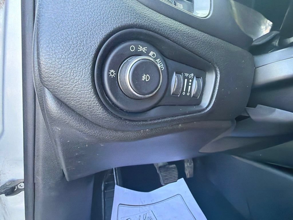 Used 2018 Jeep Renegade Limited w/ UConnect 8.4 Nav Group AWD/4WD image 20