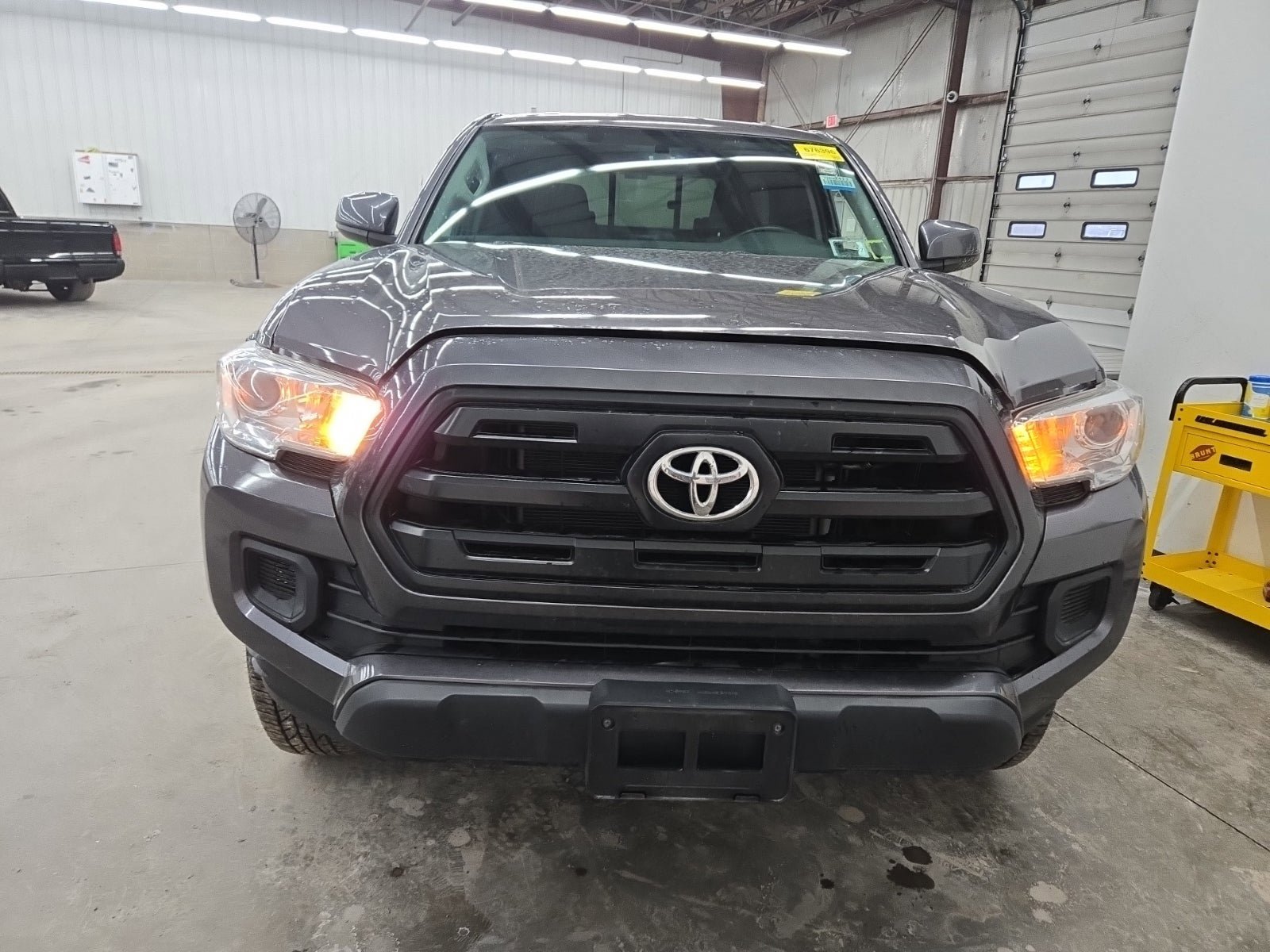 Used 2016 Toyota Tacoma SR w/ SR Convenience Package AWD/4WD image 2