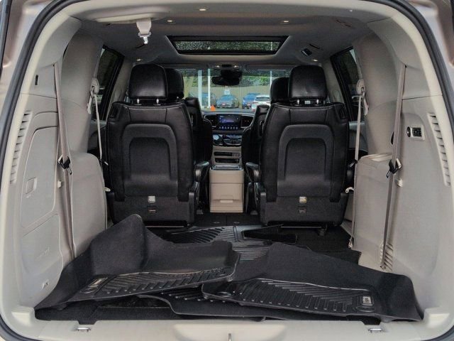 Used 2017 Chrysler Pacifica Limited FWD image 18