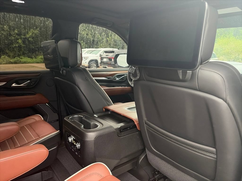 Used 2024 GMC Yukon Denali Ultimate AWD/4WD image 13