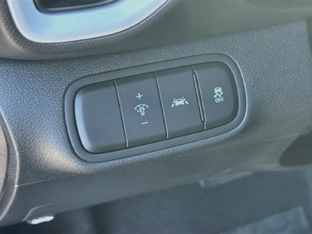 Used 2022 Hyundai Venue Limited FWD image 10