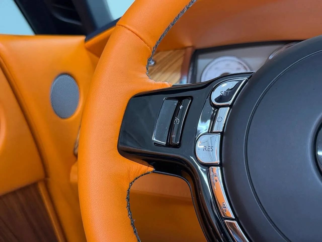 Used 2017 Rolls-Royce Dawn RWD image 24