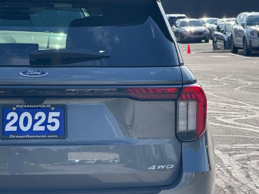 Used 2025 Ford Explorer ST-Line AWD/4WD image 5