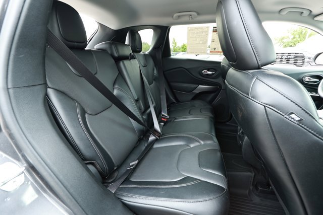 Used 2022 Jeep Cherokee Latitude Lux w/ Mopar Interior Package AWD/4WD image 28