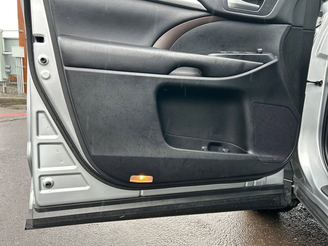 Used 2019 Toyota Highlander XLE image 10