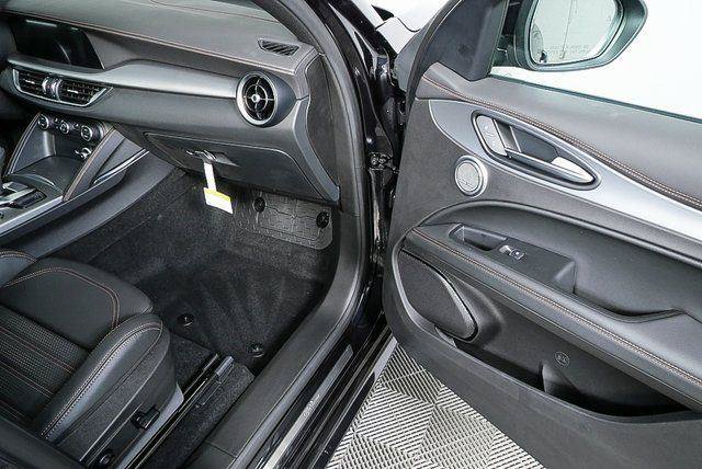 New 2025 Alfa Romeo Stelvio Sprint AWD/4WD image 25