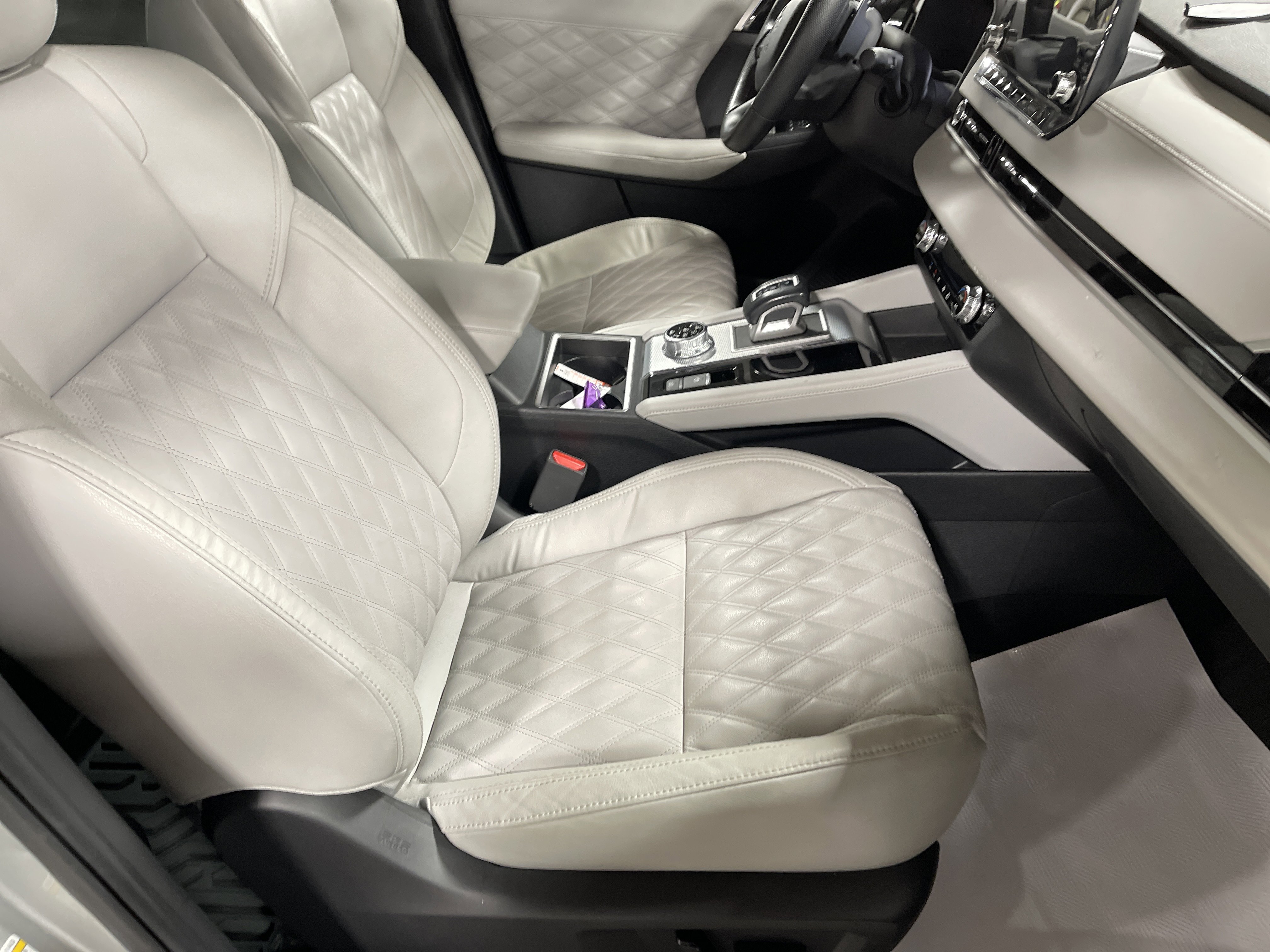 Used 2023 Mitsubishi Outlander SEL image 14