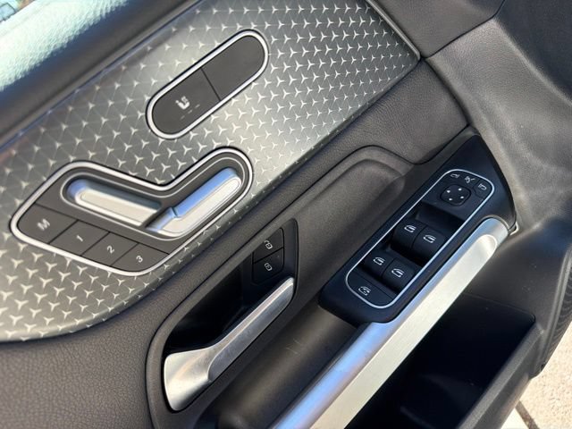 Used 2025 Mercedes-Benz GLB 250 4MATIC image 19