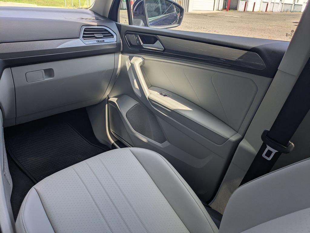 Certified 2023 Volkswagen Tiguan SE FWD image 17
