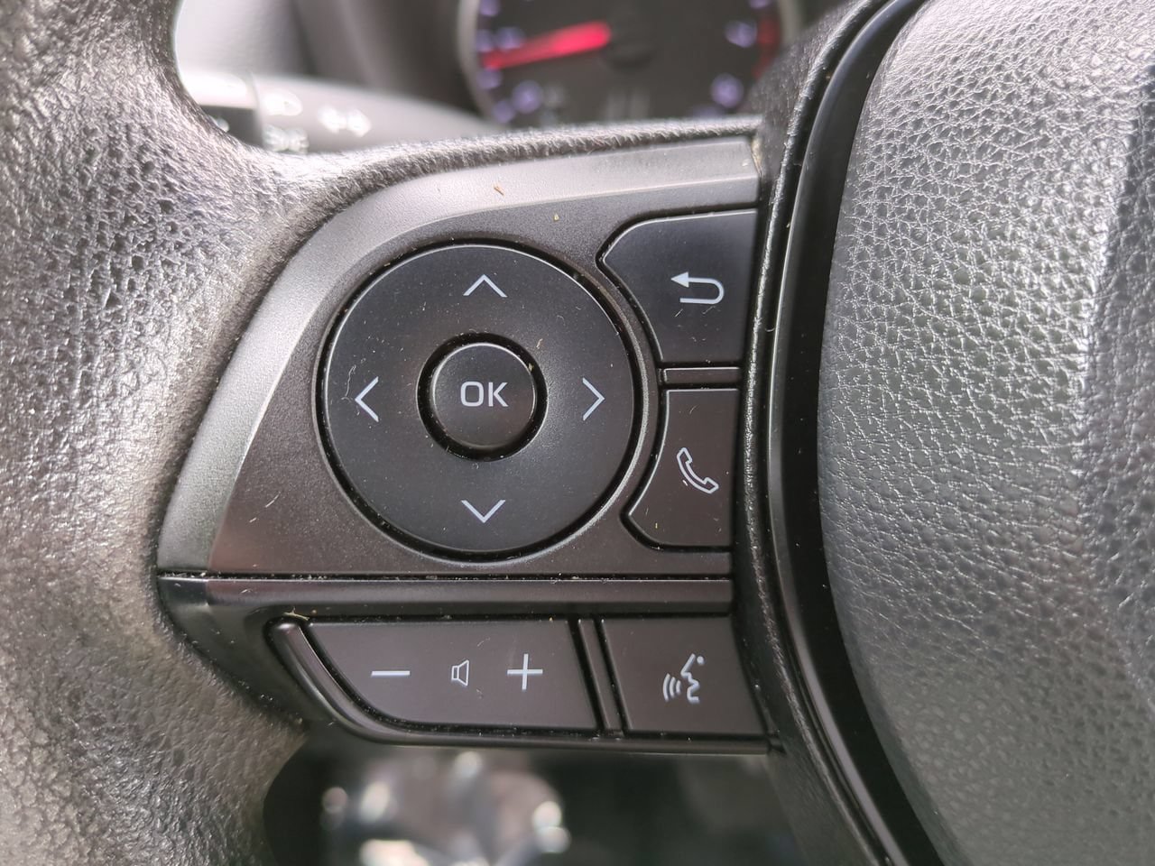 Used 2022 Toyota RAV4 LE FWD image 23