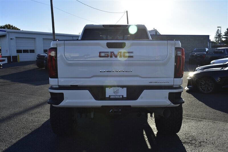 Used 2024 GMC Sierra 3500 Denali image 4