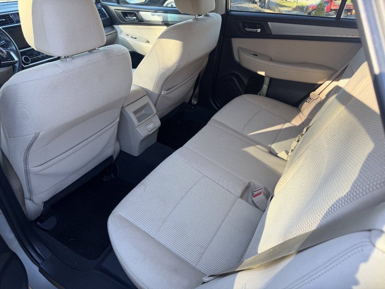 Used 2018 Subaru Outback 2.5i Premium AWD/4WD image 10