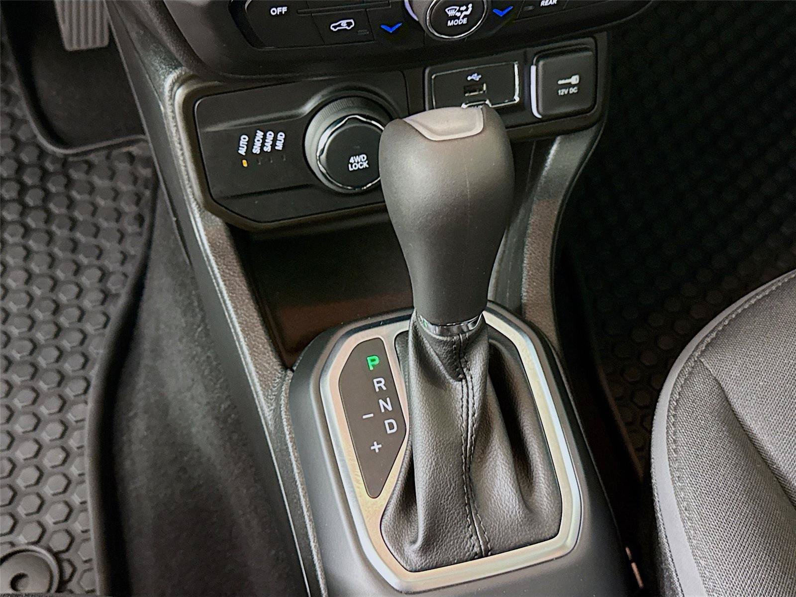 Used 2019 Jeep Renegade Altitude w/ Quick Order Package 2XM AWD/4WD image 15