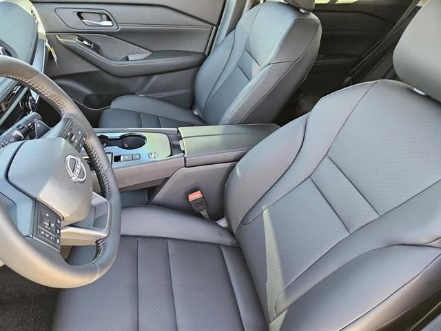 Used 2026 Nissan Rogue SV w/ SV Premium Package image 9