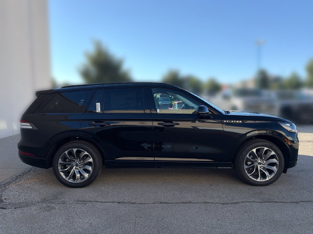 New 2026 Lincoln Aviator AWD w/ Jet Appearance Package image 4