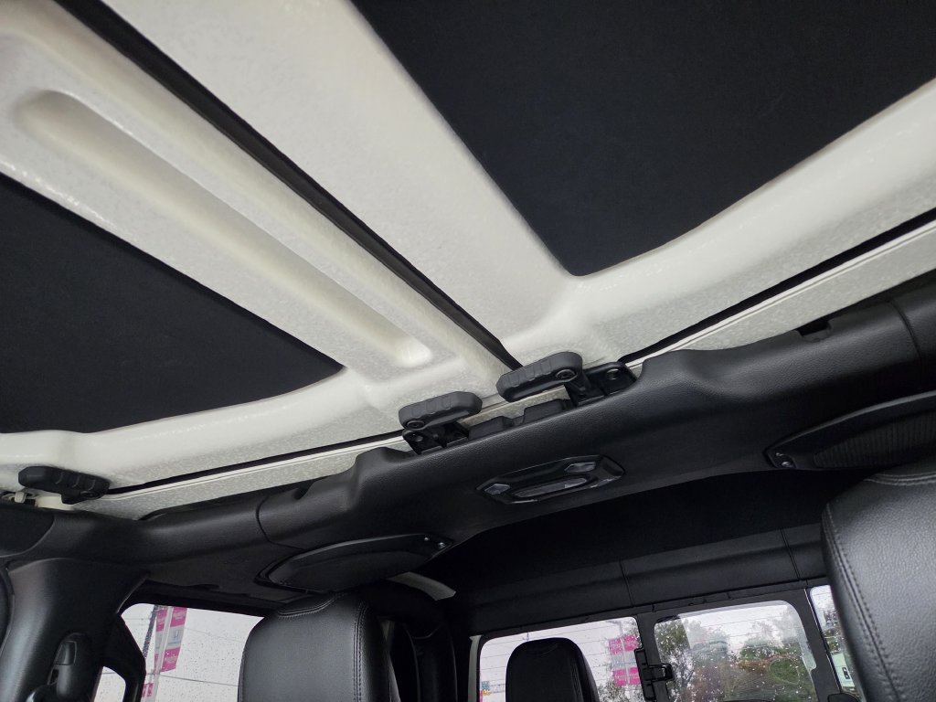 Used 2021 Jeep Gladiator Rubicon AWD/4WD image 18
