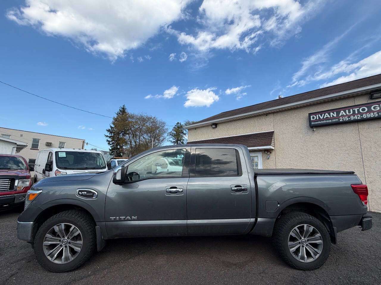 Used 2017 Nissan Titan SL w/ SL Towing Convenience Package AWD/4WD image 3