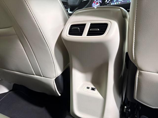 Used 2022 Buick Envision Essence w/ Technology Package I FWD image 30