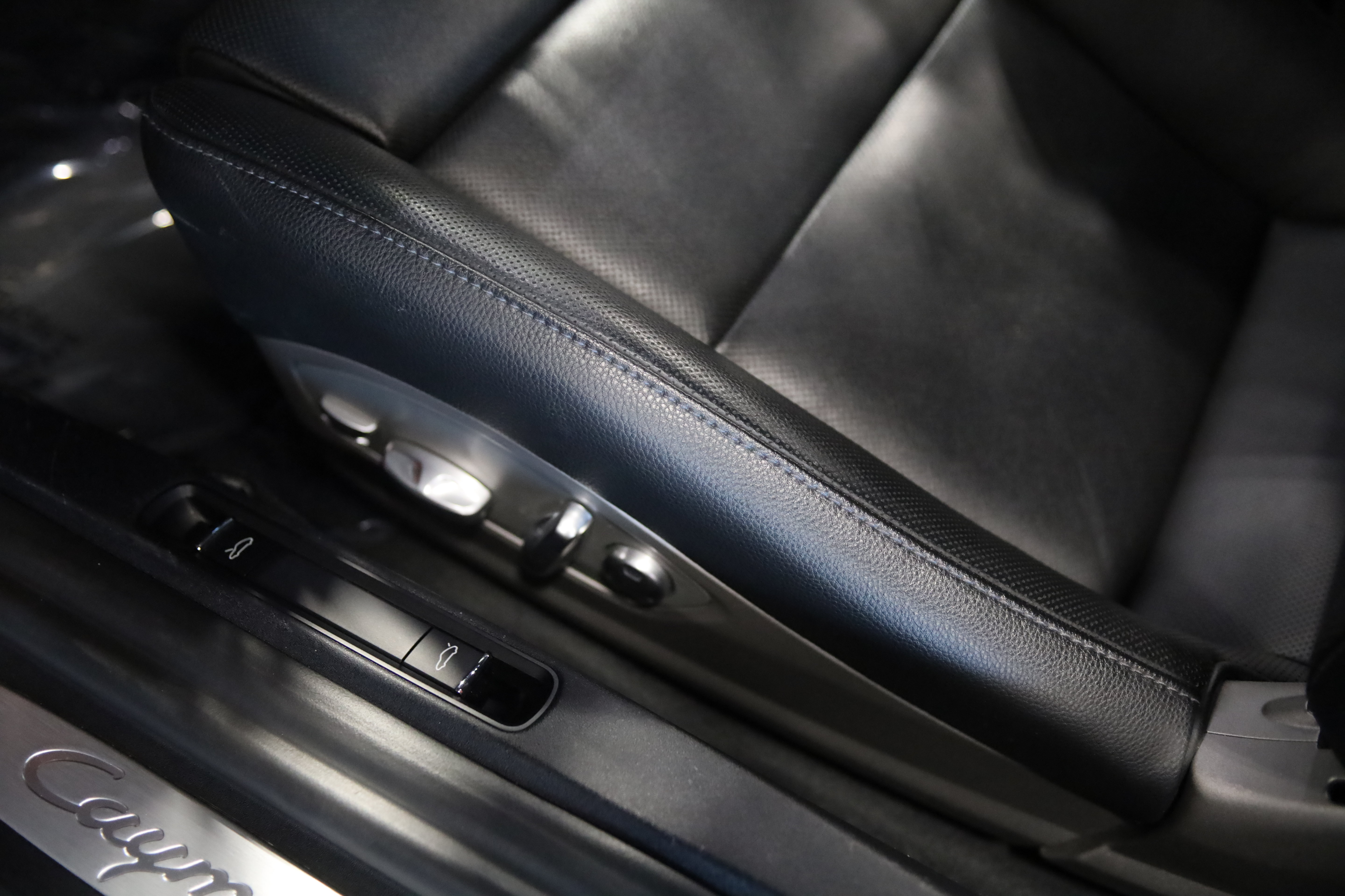 Used 2018 Porsche 718 Cayman RWD image 18