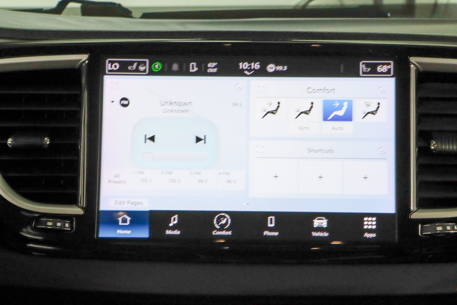 Used 2023 Chrysler Pacifica Touring-L FWD image 19