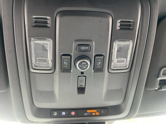 Used 2025 Chevrolet Tahoe Premier AWD/4WD image 18